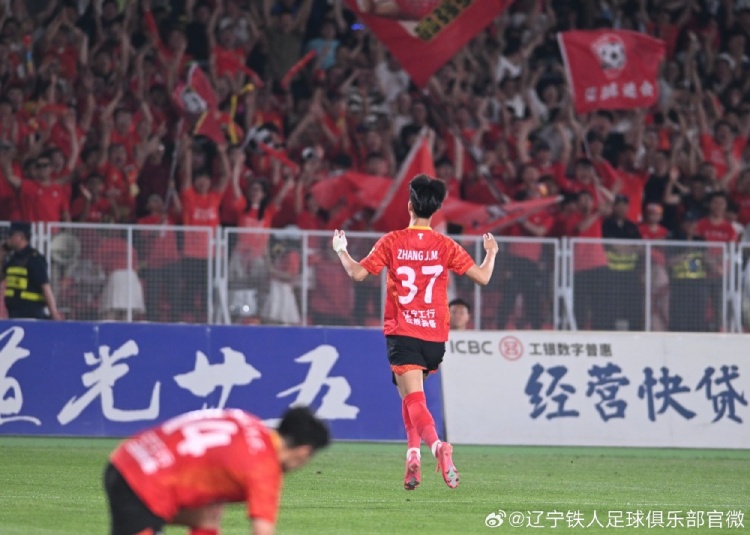 由辽宁铁人青训悉心培养的张家鸣,将正式加盟英超球队伯恩利